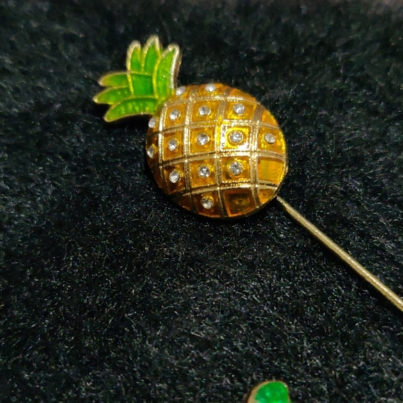 Brooches - Picture 4 of 6